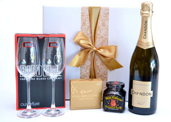 Pre order your hamper gift for drinks on arrival